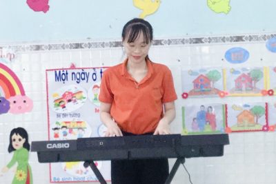 Tập huấn chuyên đề hoạt động lấy trẻ làm trung tâm trường MN Hành Đức.