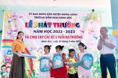 Hội khuyến học tặng quà cho các cháu có thành tích Xuất sắc năm học 2022-2023.